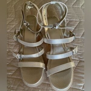 Dirty Laundry ladies sandals size 8